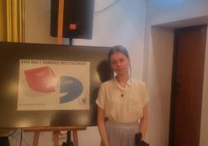 Uczestniczka konkursu recytatorskiego