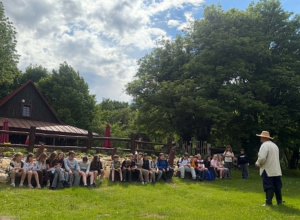 Wycieczka integracyjna klas czwartych do Chęcin i Ostoi Dworskiej